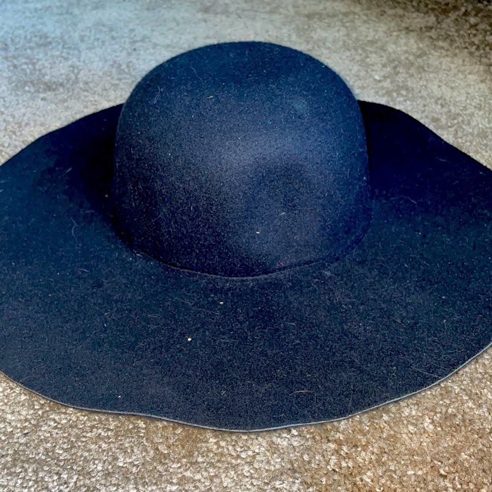Big floppy sun hat